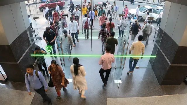 Busy hours and daily trends on a CCTV camera