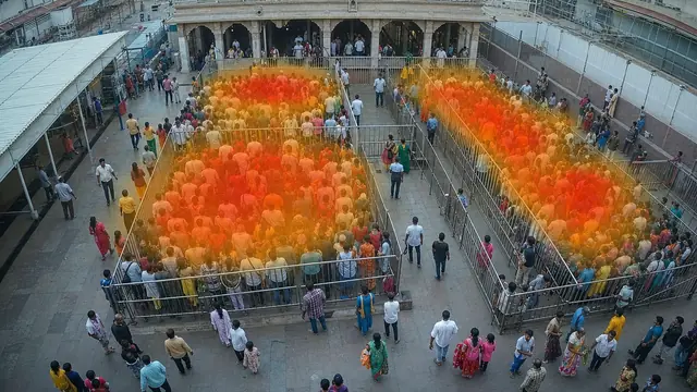 Crowd density and limits on a CCTV camera
