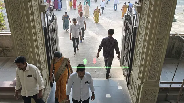 Gate entries and live headcount on a CCTV camera